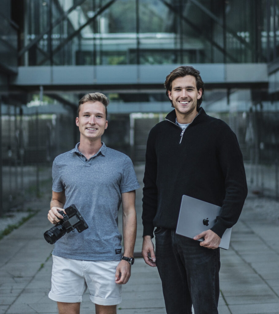 SO2 Media Team mit Kamera und Laptop für Social Media Content Produktion